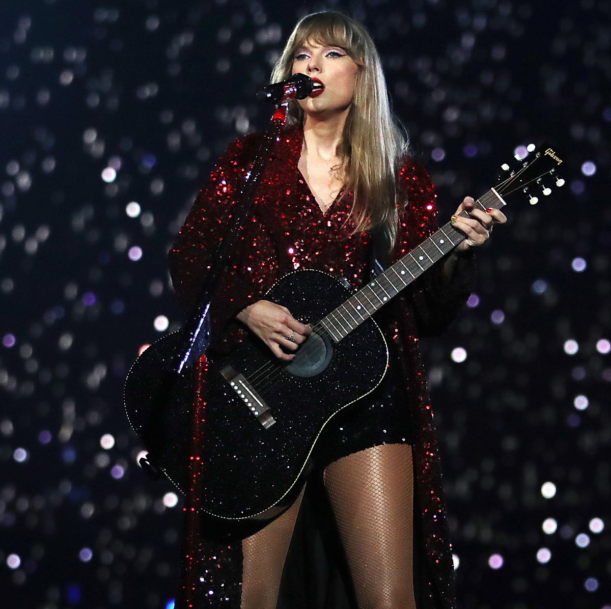 Taylor Swift Halts Song Over Hand Cramp at Eras Tour - Moore Smiles Dental